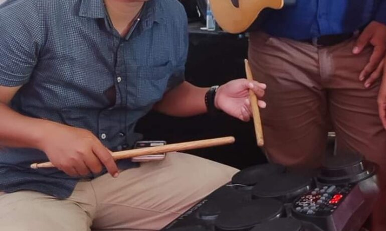 BEIGE Accoustic Band