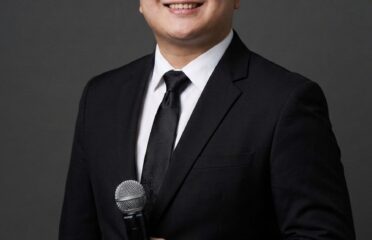 HOST Mark Abapo