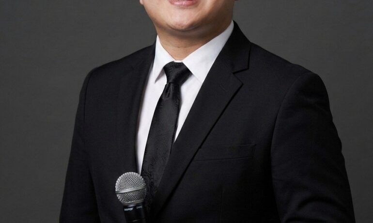HOST Mark Abapo